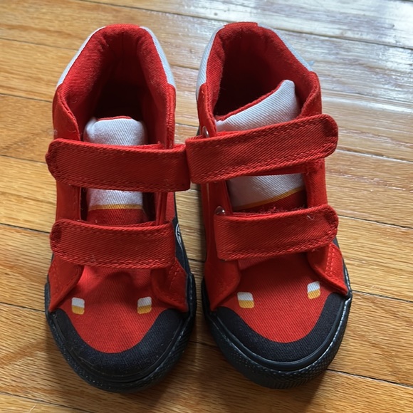 NWOT Cat & Jack fire truck high top sneakers - Picture 3 of 3